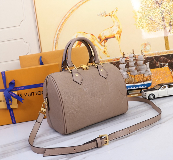 ルイヴィトンバッグ背面デザイン